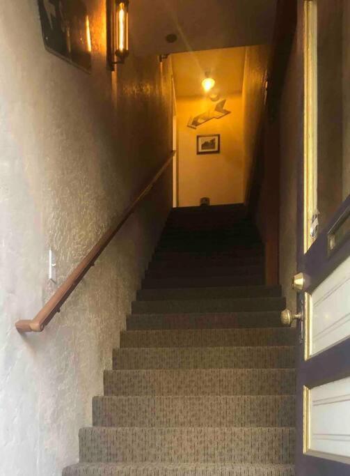 Historic Washington St Balcony Apartment *