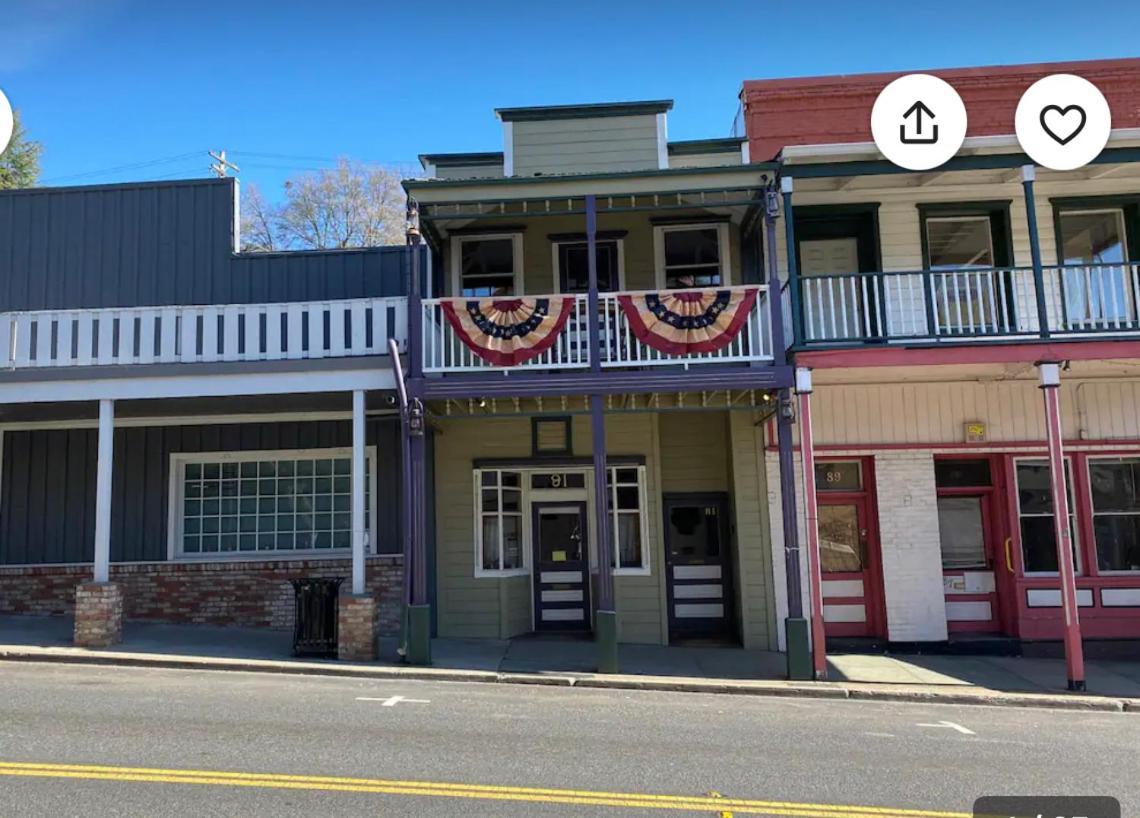 Historic Washington St Balcony Apartment